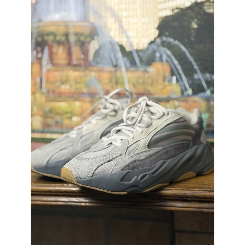 Adidas Yeezy Boost 700 V2 Tephra Men's Size 10.5 FU7914 100% Authentic